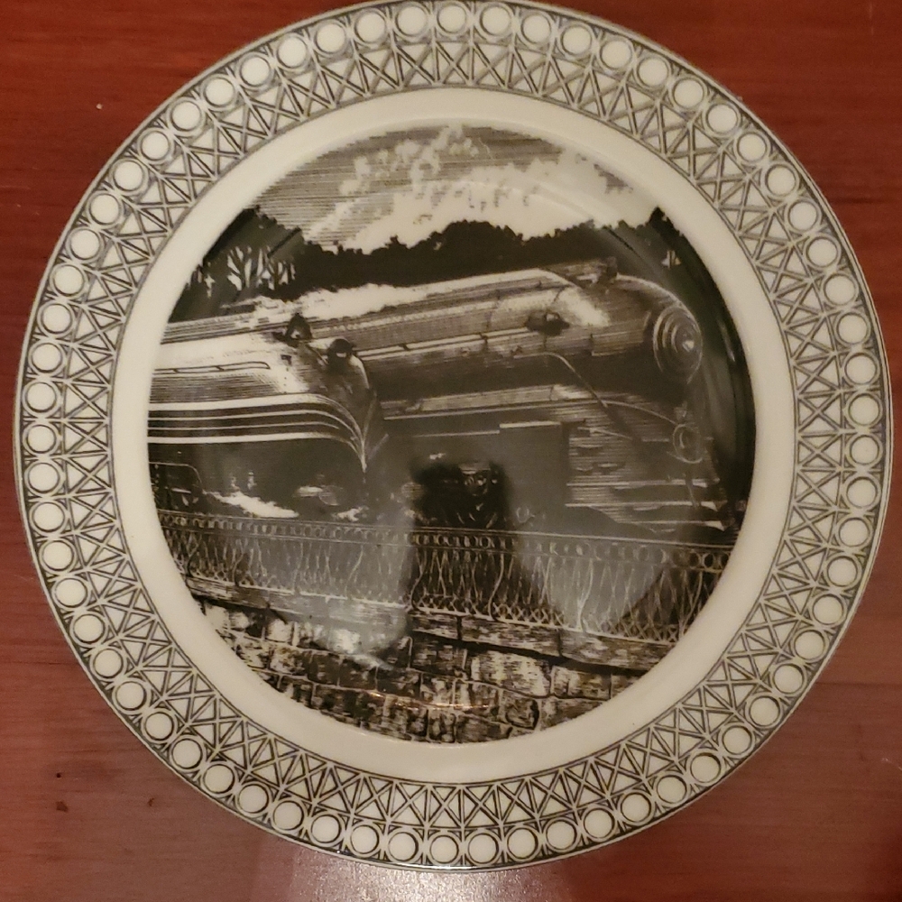 222 Fifth Slice Of Life Train Race Salad Plate